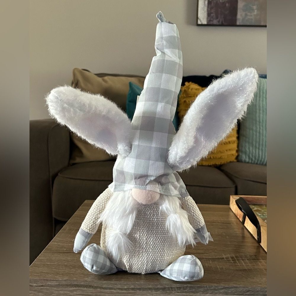 NWT … CHRISTMAS TREE SHOPS “Plaid Bunny” Gnome